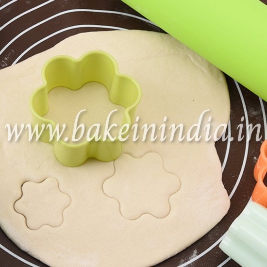 Flower Shaped Plastic Cookies and Fondant Cake Cutter 6 pcs Flower Shaped Plastic Cookies and Fondant Cake Cutter 6 pcs